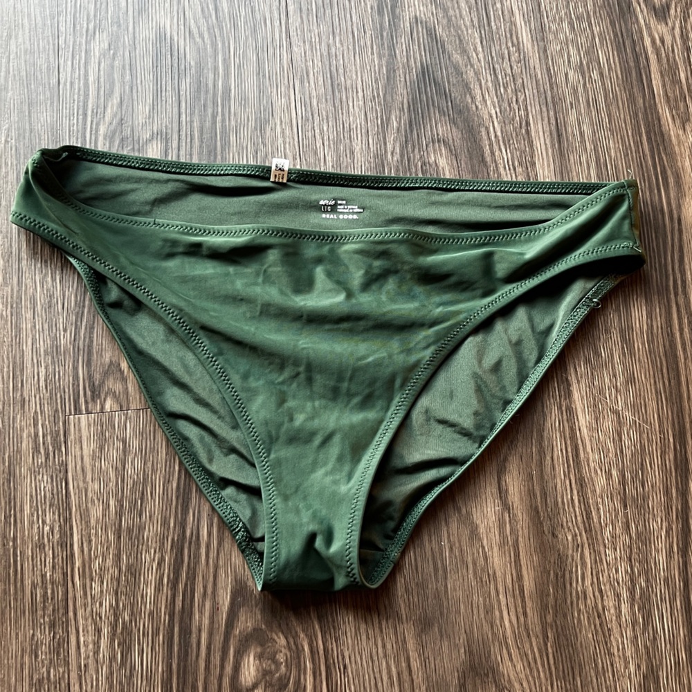 Mid rise bikini bottoms